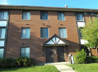 9 Timber Ln APT 3, Vernon Hills, IL 60061