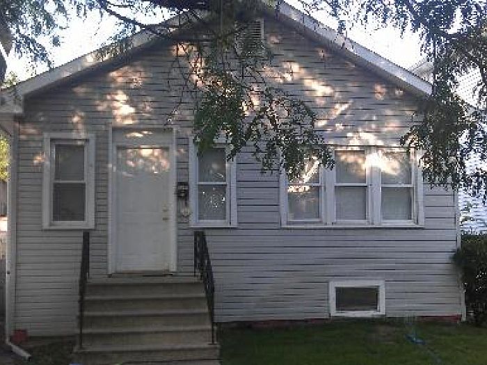 1st image of 3549 N Oak Park Ave