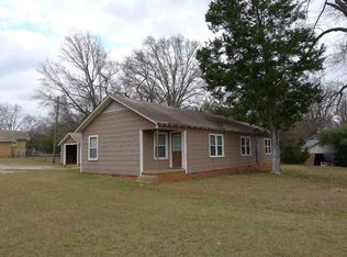 108 Ridgewood Dr, Palestine, TX 75803