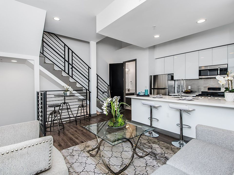 1st image of 1223 N Edgemont St #12