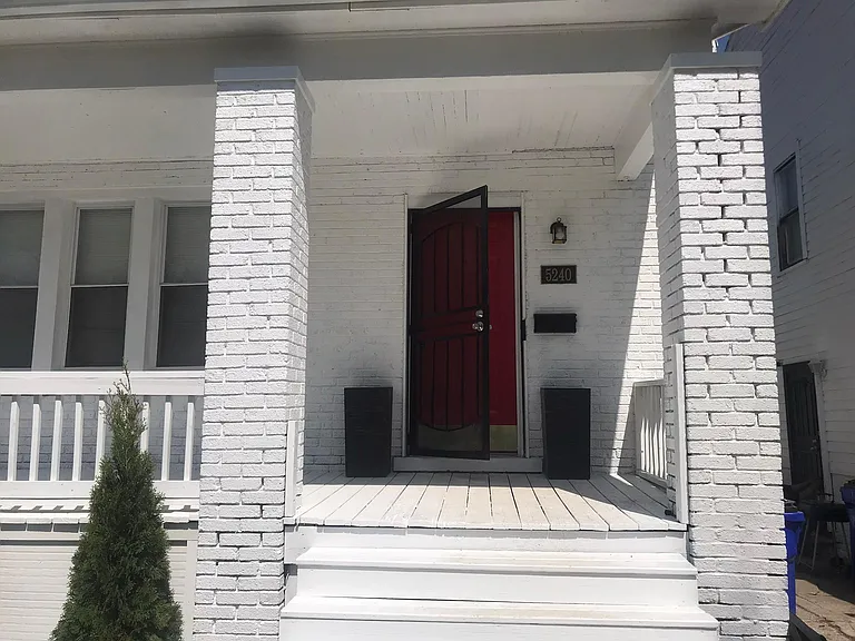 5240 S Clarendon St #5240 — Photo 2