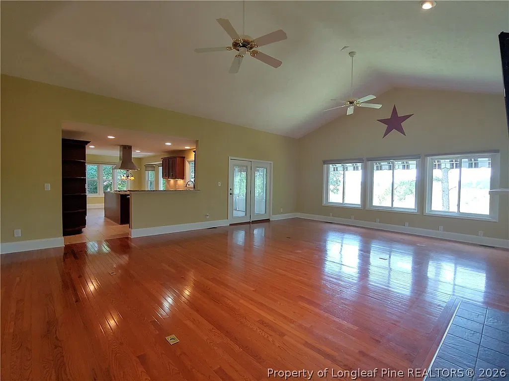 5 bed, 3.5 bath, 3160 sqft, $3,000 — Photo 4
