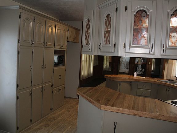 3rd image of 120 Arlington Ave Trailer 6