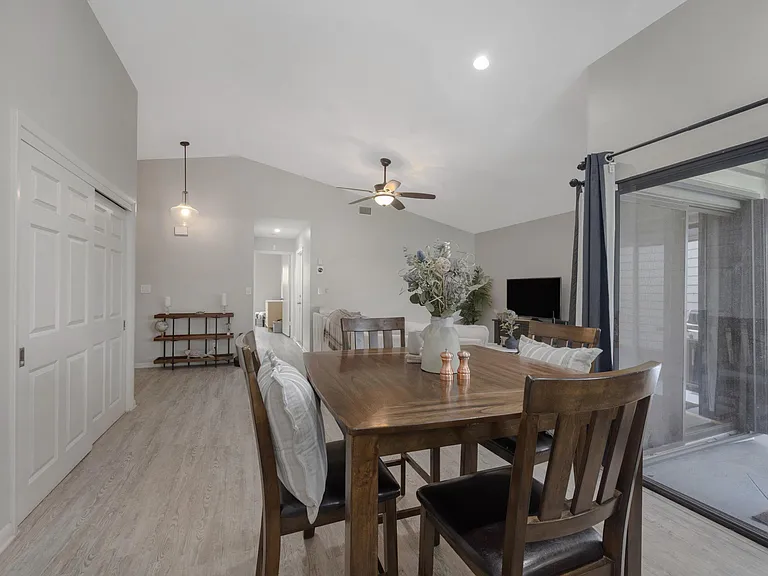 2482 Bedford Mews Dr — Photo 12