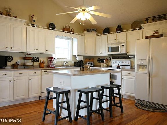 3rd image of 126 Brenton Ct