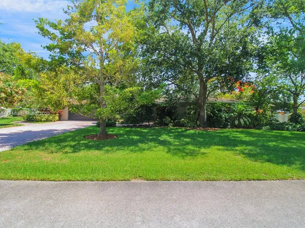 8345 SW 143rd St, Palmetto Bay, FL 33158