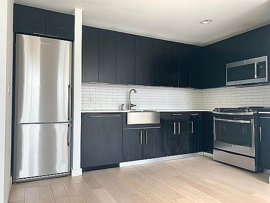 5th image of 535 W 43rd St APT N15f