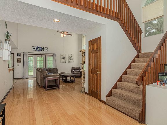 3rd image of 4820 Winchester Dr