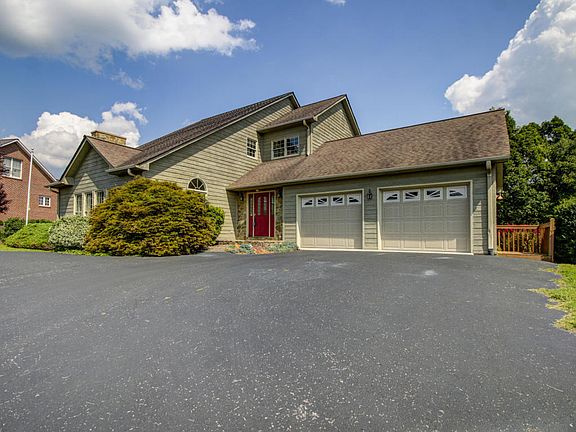 2nd image of 931 Saddle Dr