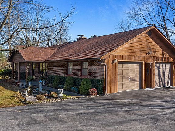 3rd image of 6180 Cedar Oaks Dr
