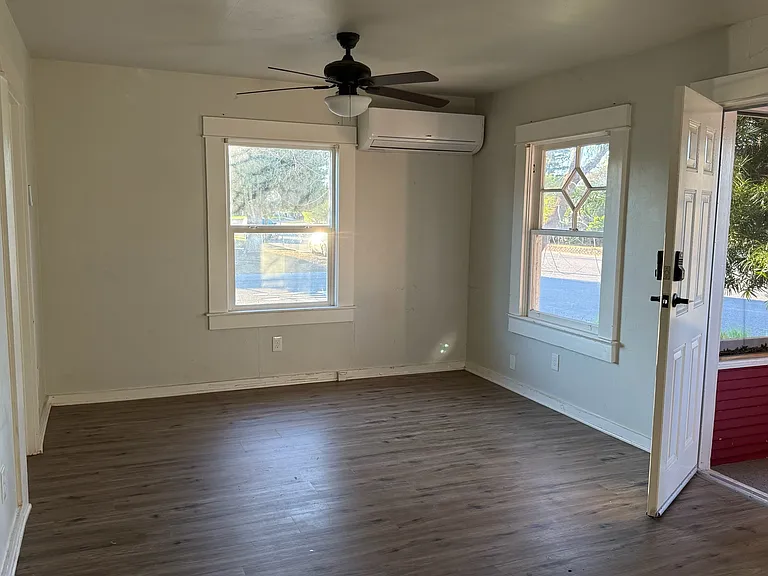372 W Cedar St — Photo 6