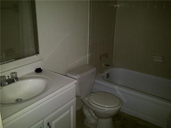 3rd image of 2839 Somerset Park Dr APT 101