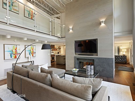 5th image of 1300 W Altgeld St #124-125
