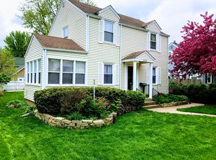 903 Jones St, Bettendorf, IA