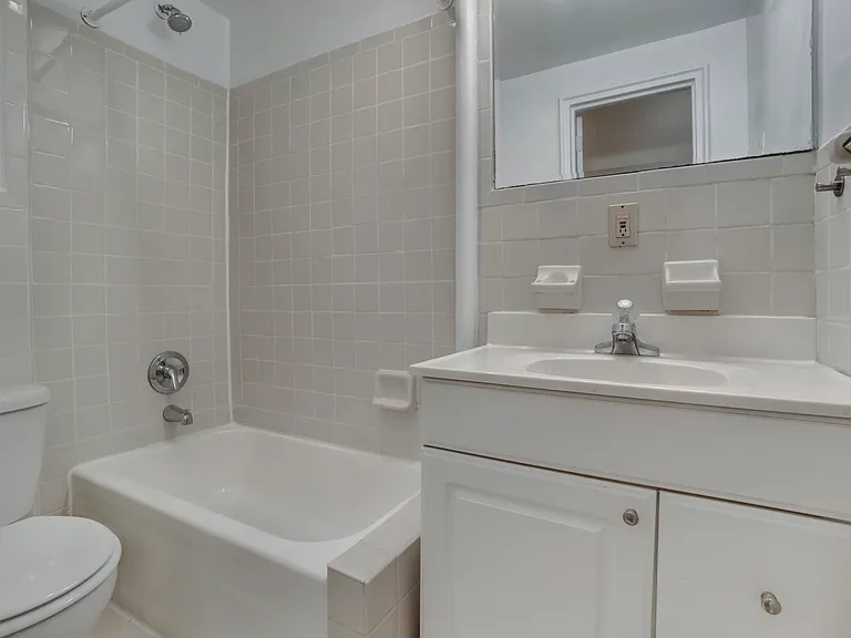 185 E 3rd St #2C — Photo 7
