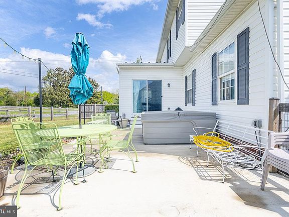 4th image of 10027 Lindale Ave
