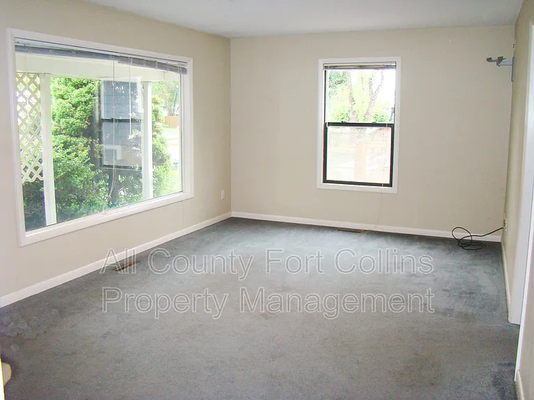 817 E Laurel St — Photo 2