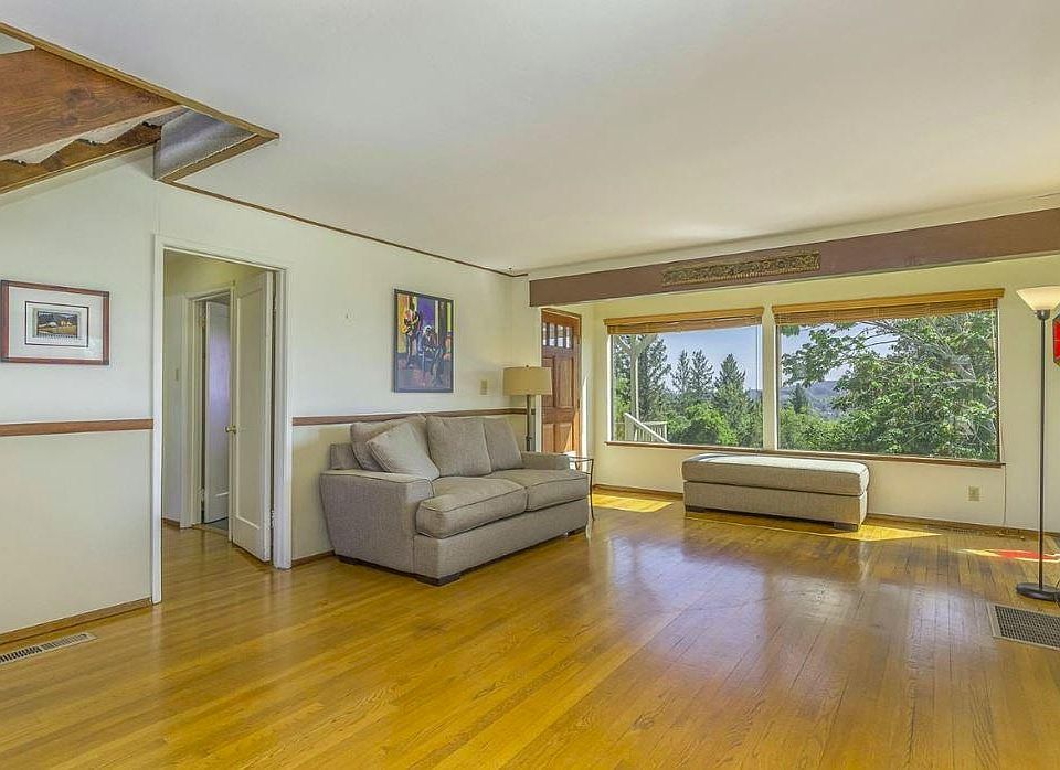 1st image of 515 Tabor Dr #1