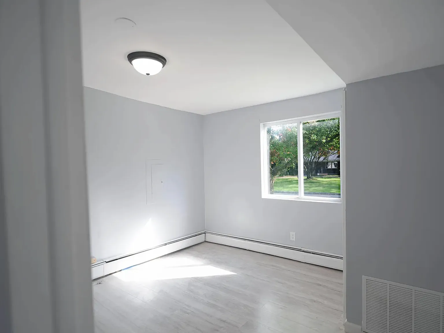 4 bed, 1904 sqft, $3,950 — Photo 4
