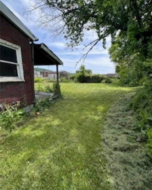 2nd image of 311 Lawrence Ave