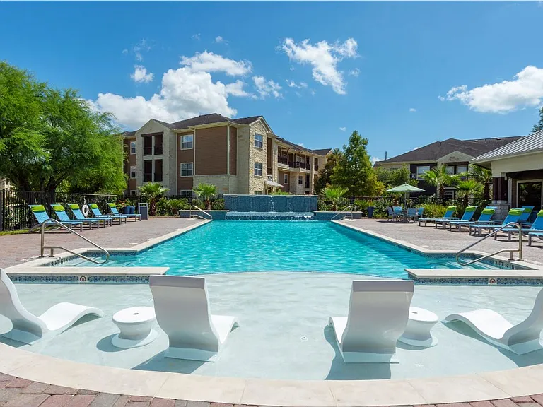 Oak Park Trails Pool Fountain View