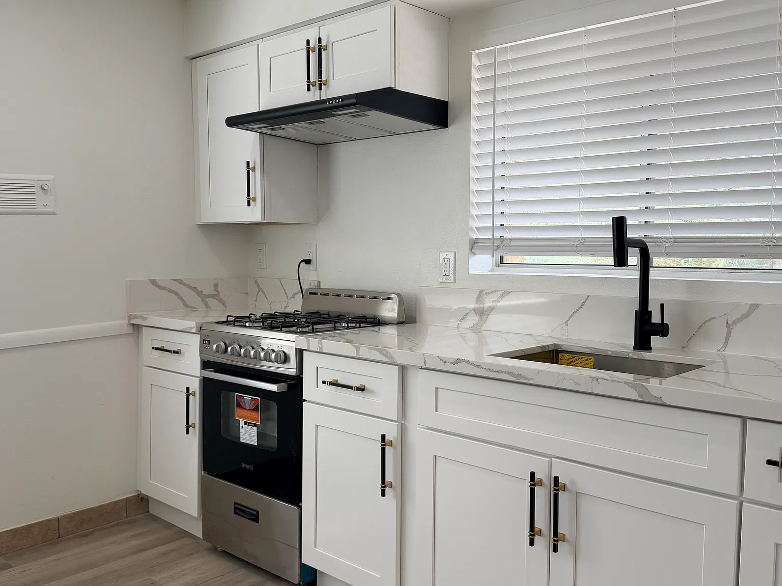 Studio, 600 sqft, $1,350 — Photo 3