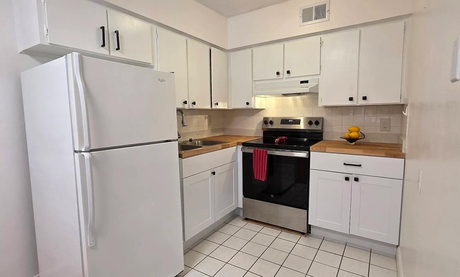 13940 Anona Heights Dr — Photo 2