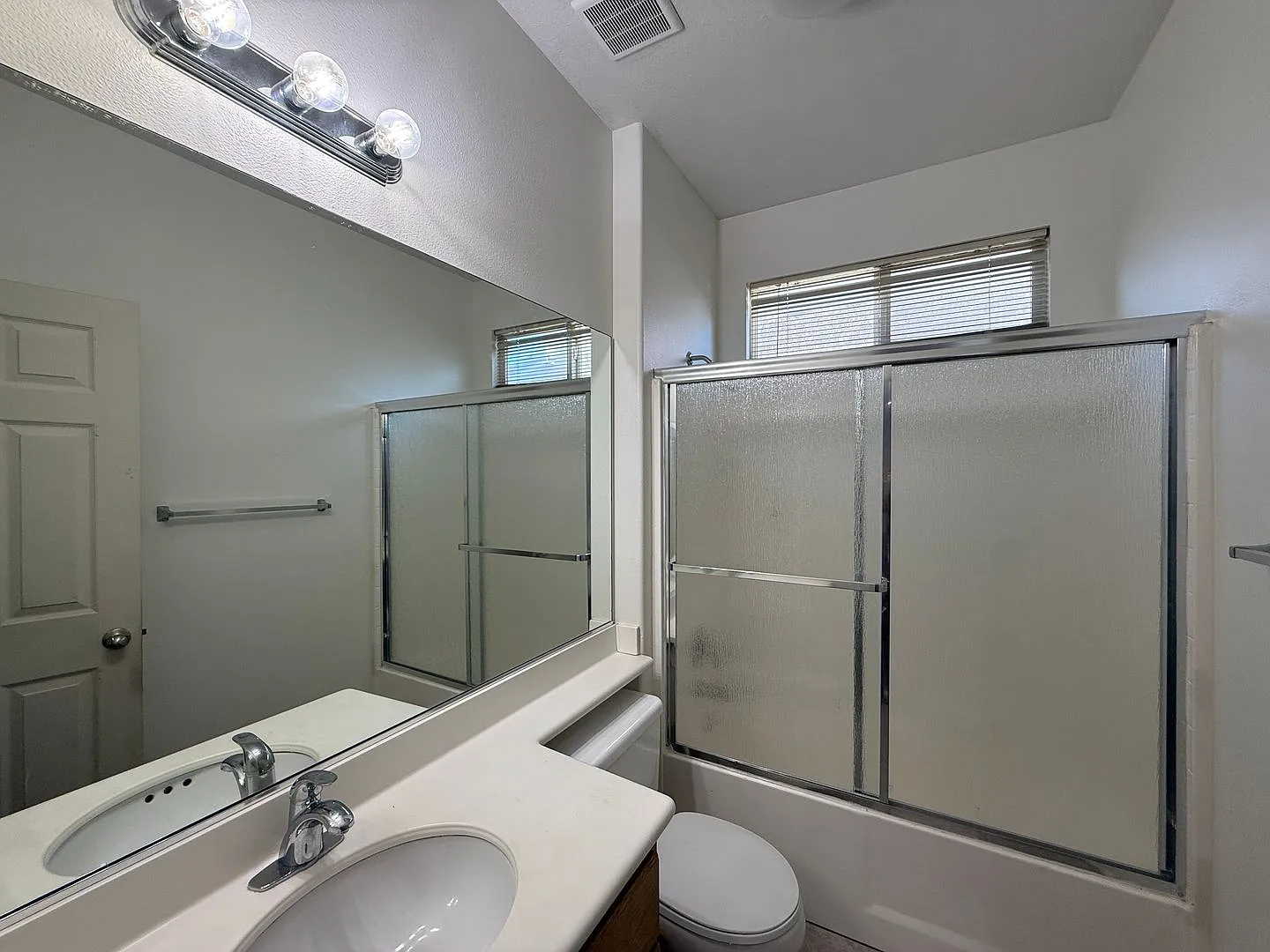 West Palmdale 4 bedroom — Photo 4