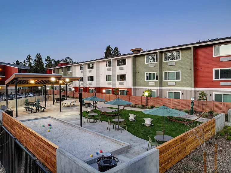 Track 281 Apartments — Photo 55