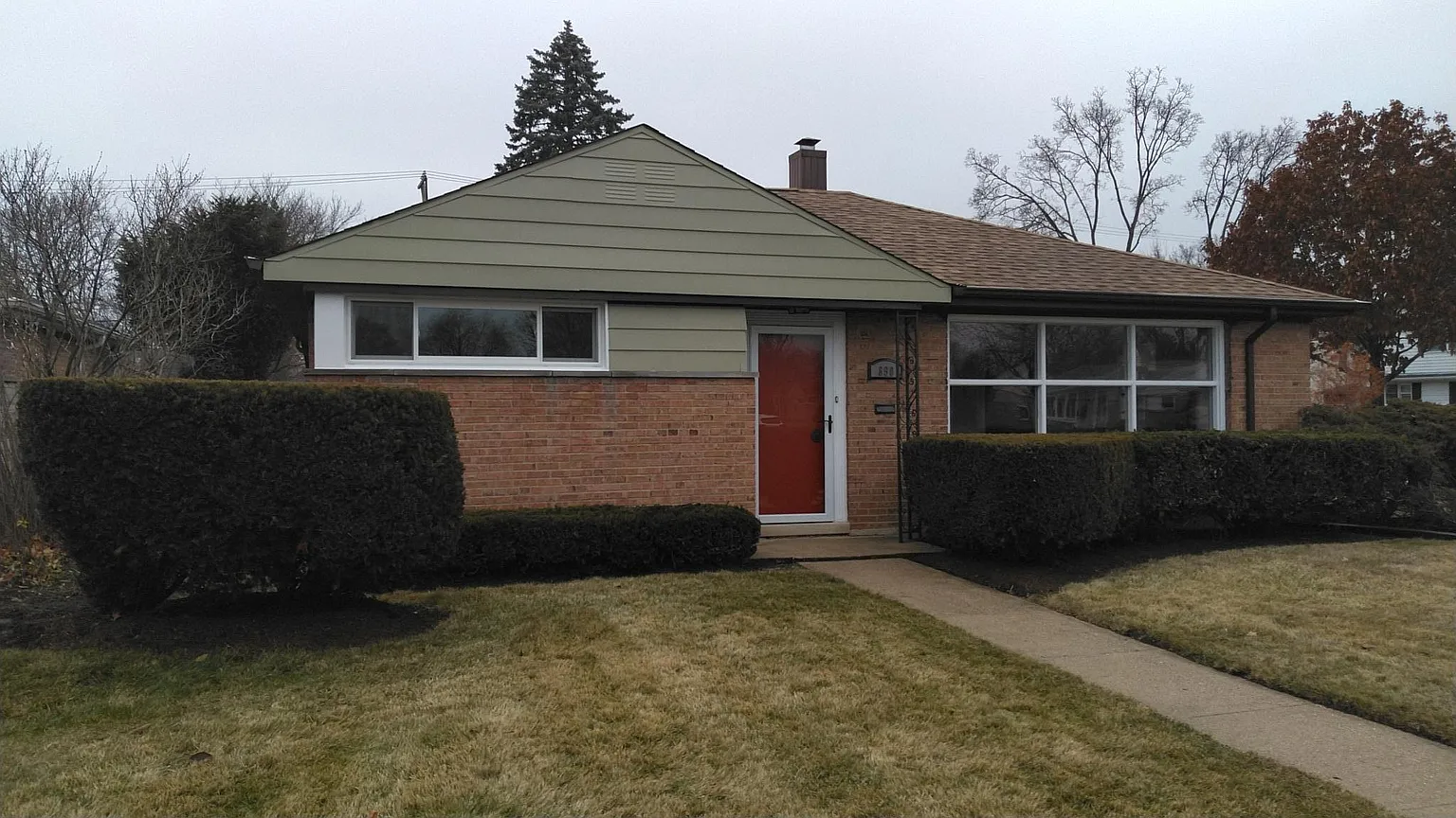 890 Oakwood Ct photo 1