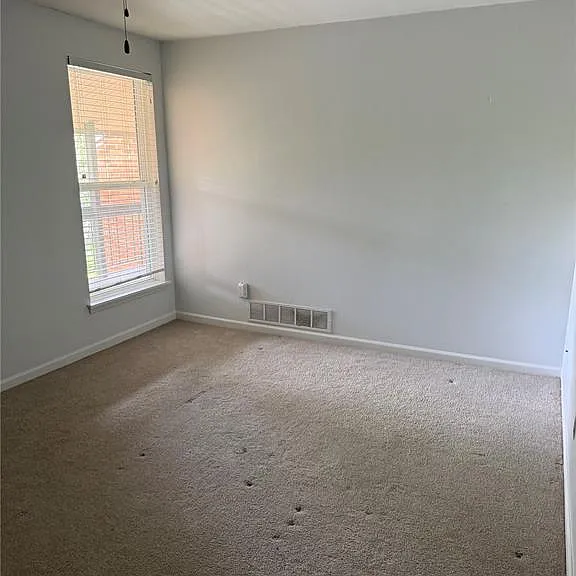 1943 Greenpoint Dr #302 — Photo 9