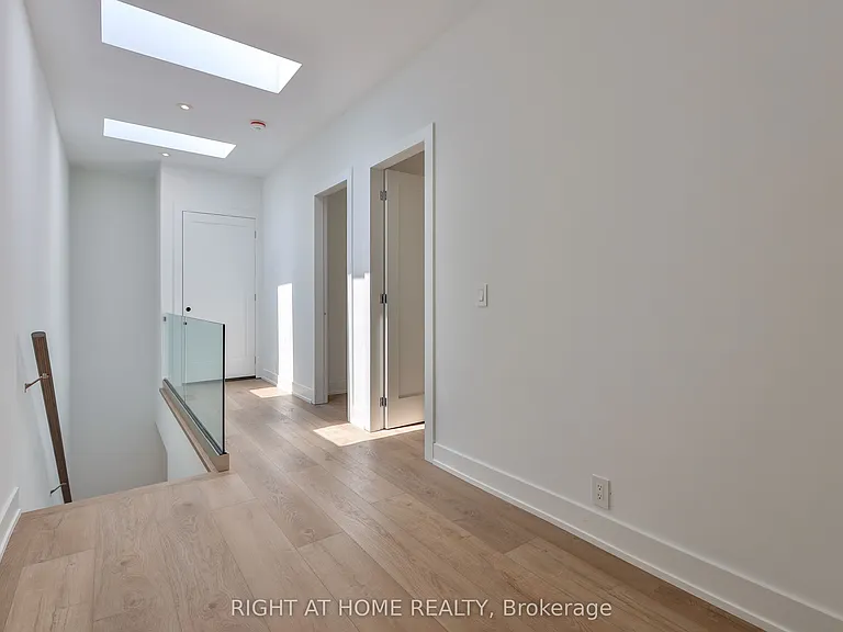 266 Indian Grv #LANEWAY HOUSE — Photo 9