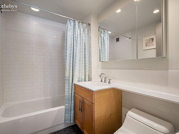 5th image of 516 W 47th St APT S5b