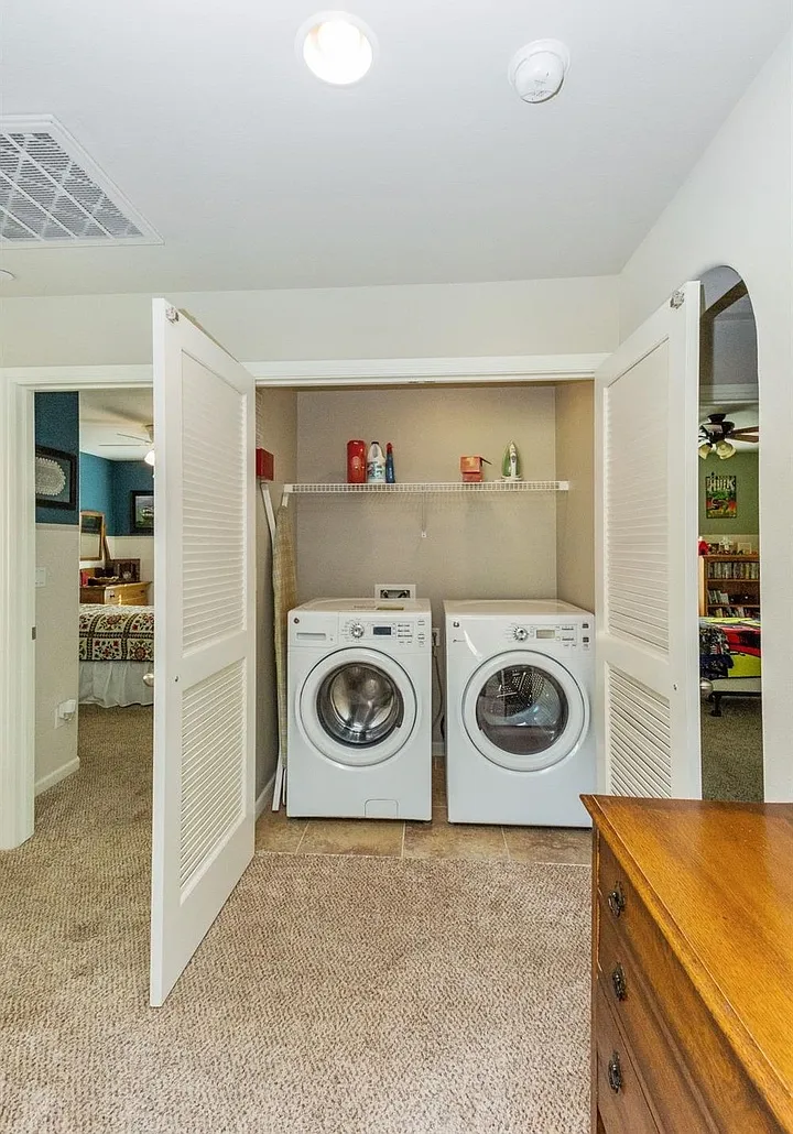 Beautiful Newer 3 Bedroom Patio Home in Desirable Loma Vista Community! — Photo 3