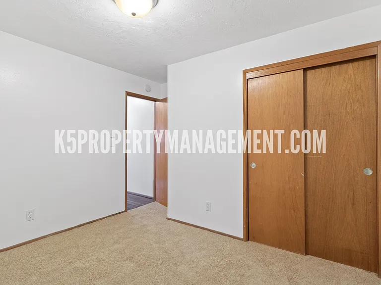 Town and Country Apartments — Photo 18