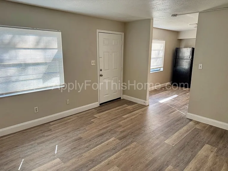 3906 E Bird St #B — Photo 1