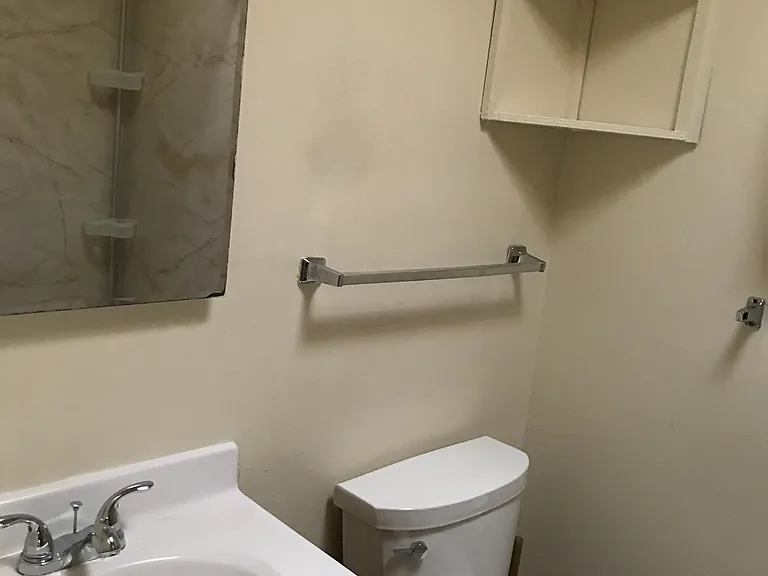 2132 Roosevelt Ave #7 — Photo 3