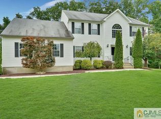 18 Carly Ct, Monroe Township, NJ 08831