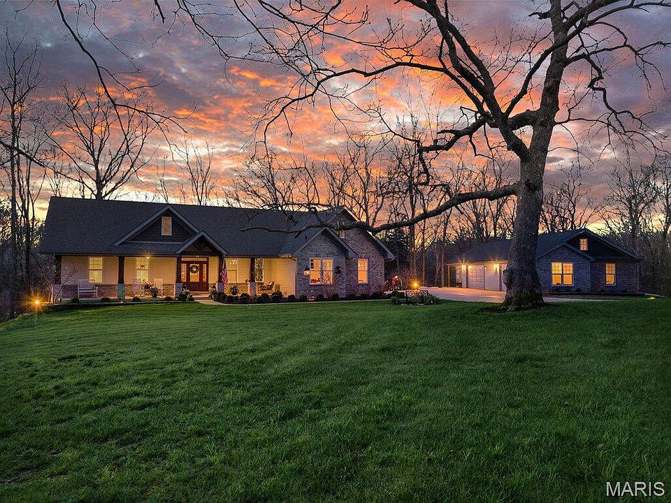 1st image of 30 Woodbine Ct