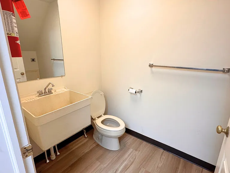 124 South Court St — Photo 9