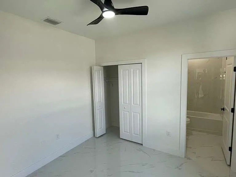 528 Raintree St E — Photo 9