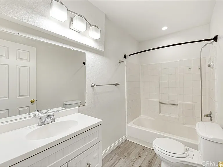 1132 Elm Ave #211 — Photo 16