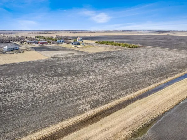16860 Hanggi Dr, Harwood, ND 58042