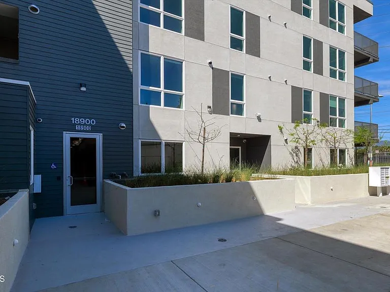18900 Parthenia St #319 — Photo 36