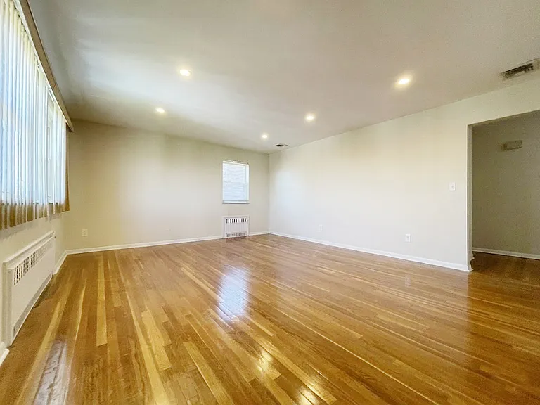 218 11th St #2 — Photo 5