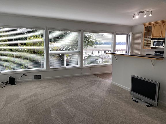 3rd image of 6201 Lake Washington Blvd NE APT 101