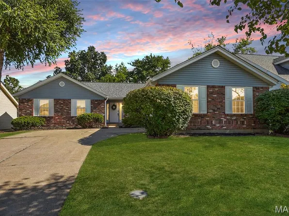 1440 Cedar Bluff Dr, Ballwin, MO 63021