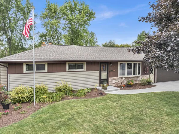 719 Roosevelt AVENUE, Howards Grove, WI 53083
