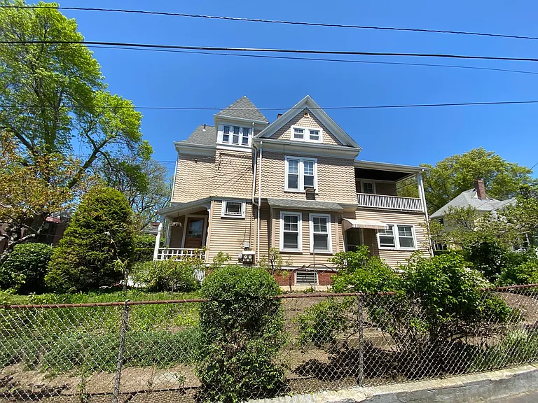 211 Holland St #2R — Photo 5