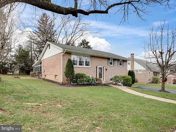 3rd image of 3904 Moyer Ave